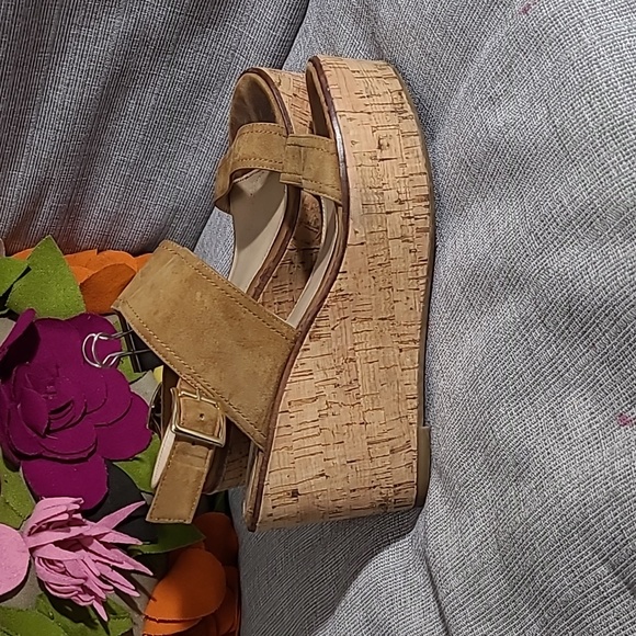 STEVE MADDEN SUEDE CORK PLATFORM WEDGES - Picture 1 of 6